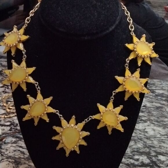 Vintage Costume Jewelry Set  - Picture 2 of 7